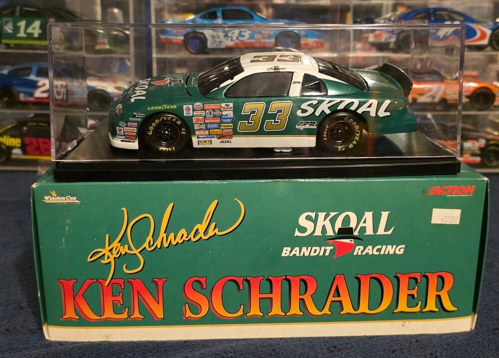 Ken Schrader #33 Skoal Bandit 1997 Monte Carlo Action 1:24 Bank 1/4500